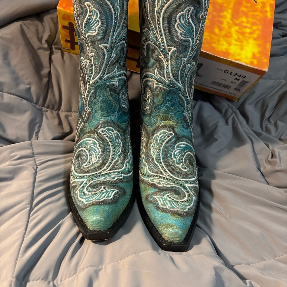Corral Women's Turquoise Embroidery and Studs Heeled Boots - Picture 3 of 11